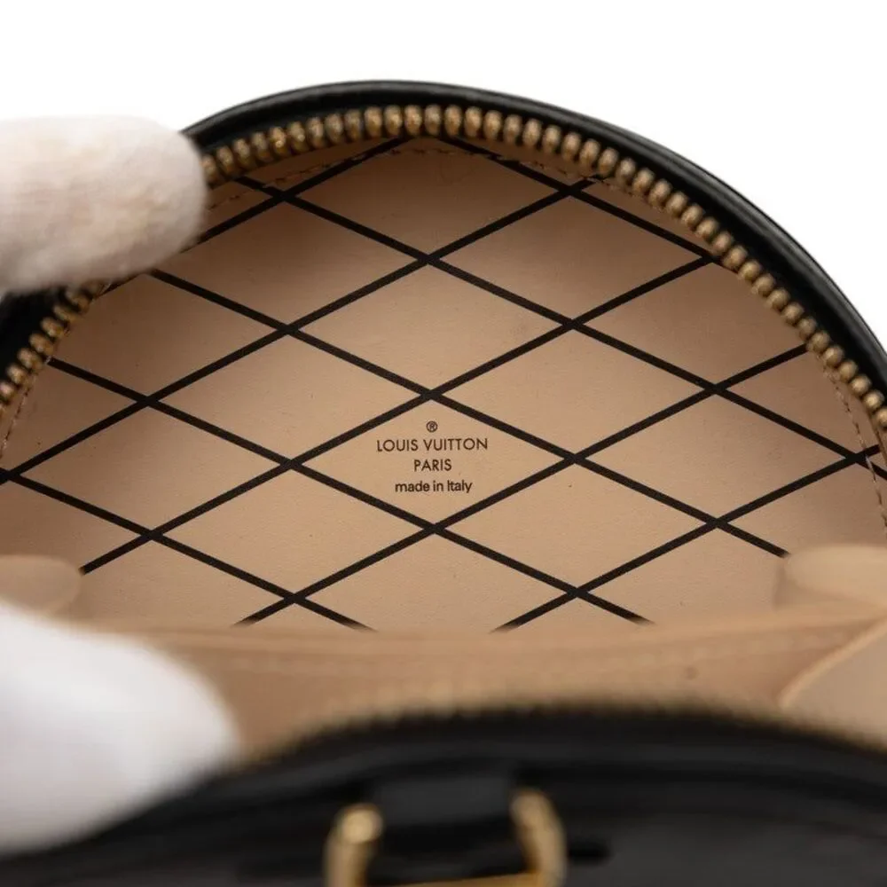 Louis Vuitton duty cracking